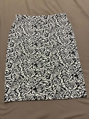 Philosophy Black & White Rose-Print Pencil Skirt